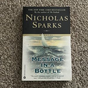 nicholas sparks message in a bottle